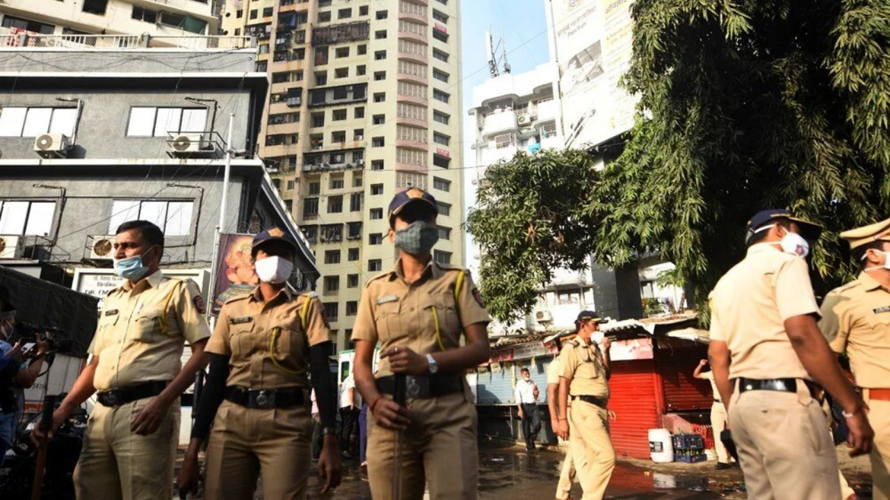 Hindistan'da 20 katlı binada yangın: 7 ölü, 20'ye yakın yaralı